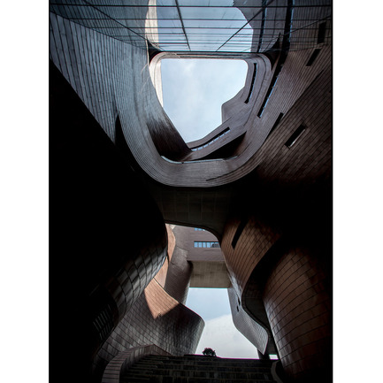 Press kit | 902-02 - Press release | A’ Design Awards 2014 Winners Announced - A' Design Award and Competition - Competition - Xian Jiaotong-Liverpool University Architecture - Education facility by Aedas<br><br>PROJECT DESCRIPTION:<br>The university is located in Suzhou, where the famous Taihu stone is unearthed. The design of the Administration Information Building was inspired by the porous nature of the stone due to long time of erosion. The pores and holes are transformed into a void structure with functional spaces linking up different programmes of the building. The voids also allow the building to respond to the users and surrounding context and turn it into a vessel for interaction. The different heights of voids also create a three-dimensional Suzhou garden within the building.<br>