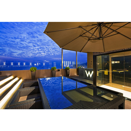Press kit | 902-02 - Press release | A’ Design Awards 2014 Winners Announced - A' Design Award and Competition - Competition - Spring Seaview Terrace Residence by Primocasa Interiors Limited<br><br>PROJECT DESCRIPTION:<br>This is a 2,700 square ft. unit with balcony designed mainly for a family of four members. The theme of this unit is a modern contemporary style that utilizes design to integrate the home with its beautiful sea view. Using luxurious classic furniture with modern design elements, the styles and pieces used strips down the classic forms into clean and modern lines. The theme of this unit is accentuated by integrating unique design materials such as customized glass, leather and marble as key design elements.&nbsp; - Photo credit: Primocasa Interiors Limited, 2013