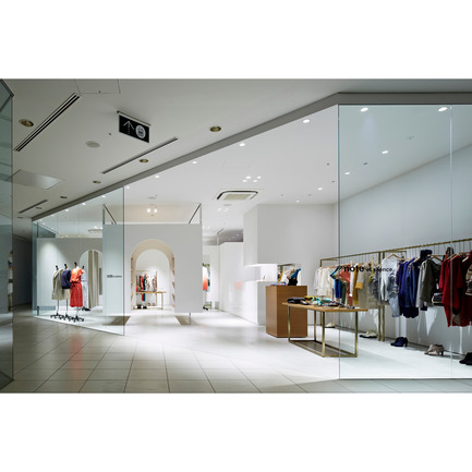 Press kit | 902-02 - Press release | A’ Design Awards 2014 Winners Announced - A' Design Award and Competition - Competition - note et silence. mint Kobe <br>Retail by Shin Takahashi / Specialnormal<br><br>PROJECT DESCRIPTION:<br>note et silence is a select shop, which newly opened in Kobe, a port city in Kansai area. Based on the idea of Stage Setting, we aimed to create a versatile space and we made a box shaped wall, which can be moved to a certain extent. If the box is placed near the entrance, it creates a corridor and the space becomes very aggressive atmosphere. If it is placed at the back of the shop, it creates a bigger space within the shop. With the effect of the box, the shop space can be configured for different scenes like a gallery.&nbsp;<br> - Photo credit: Koichi Torimura