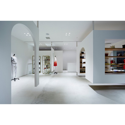 Press kit | 902-02 - Press release | A’ Design Awards 2014 Winners Announced - A' Design Award and Competition - Competition - note et silence. mint Kobe&nbsp;<br>Retail by Shin Takahashi / Specialnormal<br><br>PROJECT DESCRIPTION:<br>note et silence is a select shop, which newly opened in Kobe, a port city in Kansai area. Based on the idea of Stage Setting, we aimed to create a versatile space and we made a box shaped wall, which can be moved to a certain extent. If the box is placed near the entrance, it creates a corridor and the space becomes very aggressive atmosphere. If it is placed at the back of the shop, it creates a bigger space within the shop. With the effect of the box, the shop space can be configured for different scenes like a gallery.&nbsp; - Photo credit: Koichi Torimura