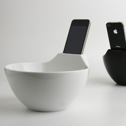Press kit | 902-02 - Press release | A’ Design Awards 2014 Winners Announced - A' Design Award and Competition - Competition - Anti-Loneliness Ramen Bowl - by Daisuke Nagatomo &amp; Minnie Jan<br><br>PROJECT DESCRIPTION:<br>The double layered ceramic bowl can keep the hot soup nice and warm, and it won’t be too hot to hold.&nbsp;<br> - Photo credit: MisoSoupDesign