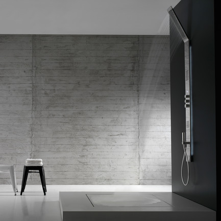 Press kit | 902-02 - Press release | A’ Design Awards 2014 Winners Announced - A' Design Award and Competition - Competition - Obliqua Design Roberto Innocenti <br>Shower system by Rubinetterie Zazzeri SpA<br><br>PROJECT DESCRIPTION:<br>Obliqua, designed by Roberto Innocenti, is a new design shower by Zazzeri, which has a vertically developed shower head to create a simple, minimal look. The extremely slender Obliqua adheres to the wall with an innate elegance, naturally blending into the ambient. The clean, essential lines of Obliqua harmonize perfectly with any bathroom furnishing solution.&nbsp;<br> - Photo credit: Rubinetterie Zazzeri SpA, 2013.