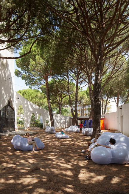 Press kit | 982-18 - Press release | Festival des Architectures Vives 2014 in Montpellier – La Grande Motte - Association Champ Libre - Festival des Architectures Vives (FAV) - Competition - DOTS / Jason Scroggin, Akari Takebayashi // Cloud Garden - Photo credit: Paul KOZLOWSKI ©photoarchitecture.com<br>Site&nbsp;: http://photoarchitecture.com
