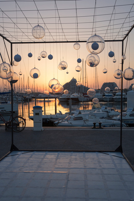 Press kit | 982-18 - Press release | Festival des Architectures Vives 2014 in Montpellier – La Grande Motte - Association Champ Libre - Festival des Architectures Vives (FAV) - Competition - Fakir / Marie Bellorini, Charlène Cieslewicz, Anaïs Krebs // Sens dessus sens dessous - Photo credit: Paul KOZLOWSKI ©photoarchitecture.com<br>Site&nbsp;: http://photoarchitecture.com