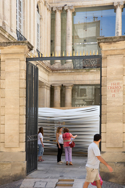 Press kit | 982-18 - Press release | Festival des Architectures Vives 2014 in Montpellier – La Grande Motte - Association Champ Libre - Festival des Architectures Vives (FAV) - Competition - Atelier NH / Laura Nargeot, Aurélie Harlin // Weave Shape - Photo credit:  Paul KOZLOWSKI ©photoarchitecture.com<br>Site&nbsp;: http://photoarchitecture.com 