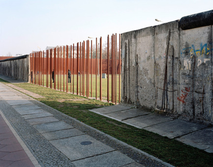 Dossier de presse | 1028-03 - Communiqué de presse | Announcing the shortlist for the LEAF Awards, 10th October 2014 - LEAF International - Concours -  Mola + Winkelmueller, Sinai Landscape Architects, On Architecture Exhibit Design, Official Berlin Wall Memorial and Visitors Center, Berlin, Germany  - Crédit photo : Photo courtesy LEAF Awards