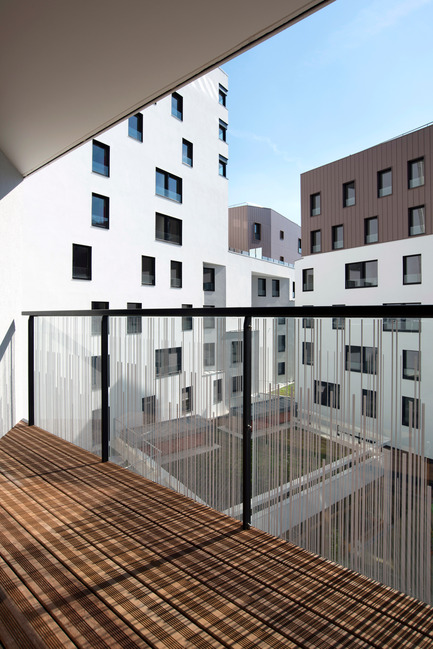 Dossier de presse | 1052-04 - Communiqué de presse | Crèche et logements Quai de la Charente - Margot-Duclot architectes associés (MDaa) - Architecture résidentielle - Balcon Façade cour - Crédit photo :  Franck Renoir