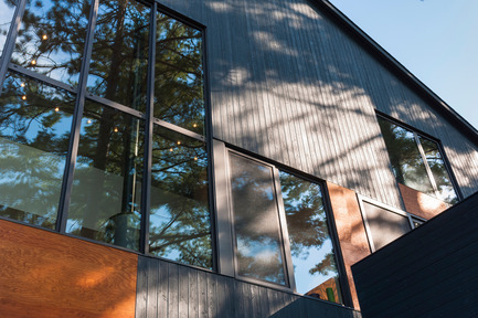 Dossier de presse | 1105-02 - Communiqué de presse | Maison de vacances à Messines (24x36) - Anik Péloquin architecte - Architecture résidentielle - Crédit photo : Alberto Biscaro