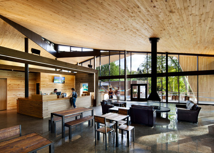 Dossier de presse | 1117-02 - Communiqué de presse | Smith Vigeant architectes lauréat des prix d’excellence CECOBOIS 2014 - Smith Vigeant Architectes - Architecture institutionnelle - Aire de découverte - Crédit photo : Stéphane Brugger