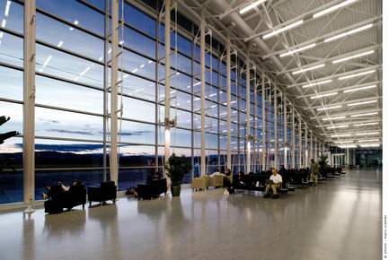 Dossier de presse | 865-09 - Communiqué de presse | Lemay bonifie son bassin de talents pour mieux servir ses clients - Lemay - Architecture industrielle -  Réaménagement de l’aérogare | Secteur des vols intérieurs | Aéroport international Jean-Lesage de Québec<br>Gagnon, Letellier, Cyr | Provencher Roy et associés | Cardinal Hardy et associés architectes en consortium<br> Cardinal Hardy Architectes (CHA) <br>  - Crédit photo : Marc Cramer<br>