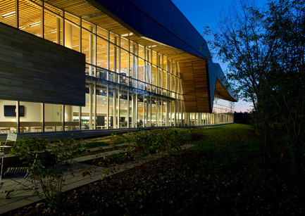 Dossier de presse | 865-09 - Communiqué de presse | Lemay bonifie son bassin de talents pour mieux servir ses clients - Lemay - Architecture industrielle -  Bibliothèque du Boisé, Montréal<br>Consortium : Cardinal Hardy / Labonté Marcil / Éric Pelletier Architectes en consortium<br>ep_a architectes est une entité fusionnée à lemay<br>  - Crédit photo :  Yien Chao 