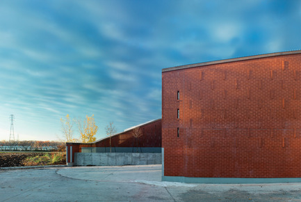 Dossier de presse | 1172-04 - Communiqué de presse | Bâtiment de services d'eau à Lasalle - Affleck de la Riva architectes - Architecture institutionnelle - Crédit photo : © Marc Cramer