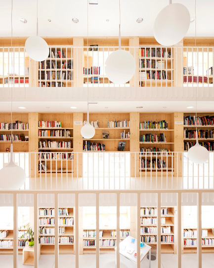 Dossier de presse | 1028-04 - Communiqué de presse | Announcing the winners of the LEAF Awards 2014 - LEAF International - Concours -   Refurbishment of the Year<br>CoCo Architecture, Atelier RK, BIG Library, Gourdon, France<br>   - Crédit photo :  Edouard Decam 