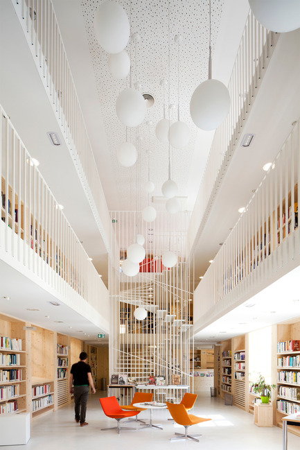 Dossier de presse | 1028-04 - Communiqué de presse | Announcing the winners of the LEAF Awards 2014 - LEAF International - Concours -   Refurbishment of the Year<br>CoCo Architecture, Atelier RK, BIG Library, Gourdon, France<br>   - Crédit photo : Edouard Decam