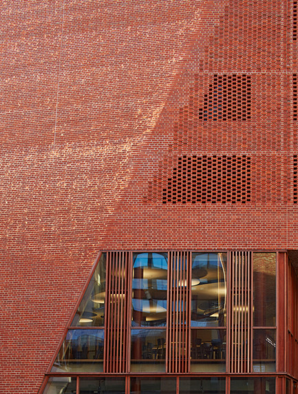 Dossier de presse | 1028-04 - Communiqué de presse | Announcing the winners of the LEAF Awards 2014 - LEAF International - Concours - Public Building of the Year<br>O'Donnell + Tuomey / London School of Economics and Political Science, Saw Swee Hock Student Centre, London, UK - Crédit photo :   Photo courtesy LEAF Awards  