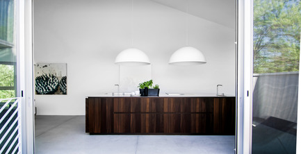 Press kit | 1045-02 - Press release | When a kitchen becomes an architectural volume -Holy Cross House - Pure Cuisines + mobilier européens - Residential Interior Design - <br> - Photo credit:  Antoine Fortin 