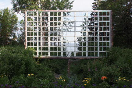 Press kit | 837-10 - Press release | The 16th International Garden Festival at Les Jardins de Métis / Reford Gardens will BUZZ in 2015! - International Garden Festival / Reford Gardens - Landscape Architecture -  A DITCH WITH A VIEW<br>by Ken Smith<br>New York, United States<br><br>Three frames spanning the ditch are constructed using recycled natural and cultural materials.&nbsp;An armature of winter fallen spruce tree trunks are fitted out with an array of recycled window sashes that simultaneously bound the secret&nbsp;garden space and provide windowed views of the ditch and the borrowed landscape beyond.<br><br>www.kensmithworkshop.com - Photo credit:  Louise Tanguay 
