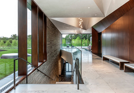 Dossier de presse | 1124-03 - Communiqué de presse | World Interiors News Annual Awards 2014 Winners Announced - World Interiors News - Concours - Winner of Public Sector Category<br>Lakewood Cemetery Garden Mausoleum by HGA Architects and Engineers  - Crédit photo : Paul Crosby<br>