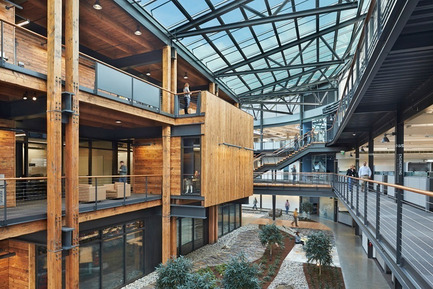 Dossier de presse | 1124-03 - Communiqué de presse | World Interiors News Annual Awards 2014 Winners Announced - World Interiors News - Concours - Winner of Workspace Interiors Greater than 10,000 sq. m Category<br>Federal Center South Building 1202 by ZGF Architects&nbsp; <br> - Crédit photo : Benjamin Benschneider