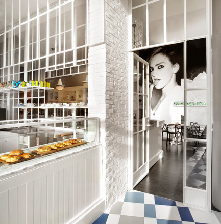 Dossier de presse | 1048-08 - Communiqué de presse | Reinventing the beauty salon experience with Her Majesty’s Pleasure - +tongtong - Design d’intérieur commercial - The scheme creates spaces that are both comfortable and inviting, while also addressing the design and fashion-forward culture of the neighbourhood. - Crédit photo : Lisa Petrole