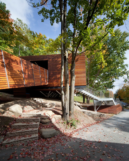 Dossier de presse | 759-08 - Communiqué de presse | Balnea : Pavillon des arbres - Blouin Tardif Architecture-Environnement - Architecture commerciale - Crédit photo : Steve Montpetit