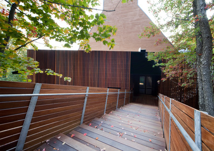Dossier de presse | 759-08 - Communiqué de presse | Balnea : Pavillon des arbres - Blouin Tardif Architecture-Environnement - Architecture commerciale - Crédit photo : Steve Montpetit