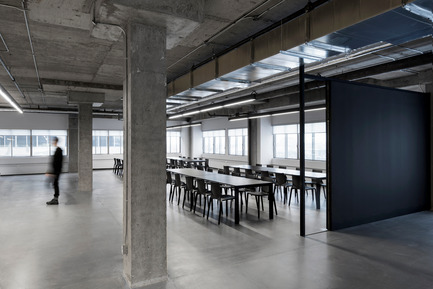 Dossier de presse | 1081-02 - Communiqué de presse | SSENSE - Humà design + architecture - Design d’intérieur commercial - Crédit photo : Adrien Williams