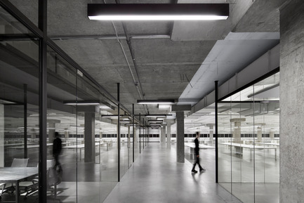 Dossier de presse | 1081-02 - Communiqué de presse | SSENSE - Humà design + architecture - Design d’intérieur commercial - Crédit photo : Adrien Williams