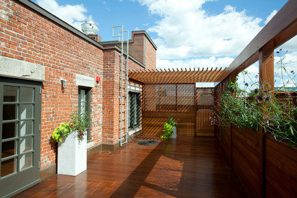 Dossier de presse | 1436-01 - Communiqué de presse | Luc Laporte, architecte. Réalisations & inédits - 1700 La Poste - Art - Terrasse sur le toit, 1700 La Poste, 2013. - Crédit photo : Alain Lefort