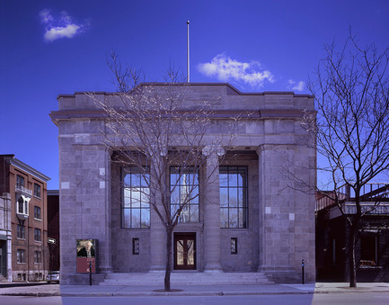 Dossier de presse | 1436-01 - Communiqué de presse | Luc Laporte, architecte. Réalisations & inédits - 1700 La Poste - Art - Façade du 1700 La Poste, 2014. - Crédit photo : André Cornellier<br><br>