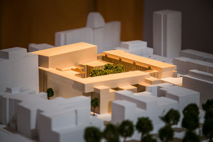 Dossier de presse | 1436-01 - Communiqué de presse | Luc Laporte, architecte. Réalisations & inédits - 1700 La Poste - Art -  Détail de la maquette du projet du projet Dolansky (1999), vue de l'exposition Luc Laporte, architecte. Réalisations &amp; inédits, 1700 La Poste, du 17 octobre 2014 au 17 janvier 2015. &nbsp;  - Crédit photo : Frederick Duchesne<br>