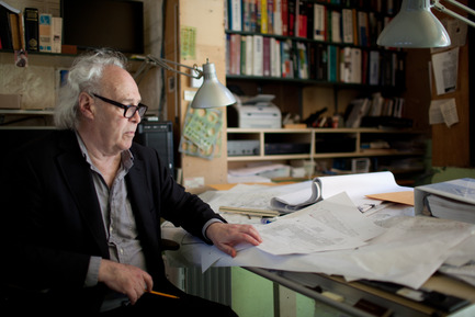 Dossier de presse | 1436-01 - Communiqué de presse | Luc Laporte, architecte. Réalisations & inédits - 1700 La Poste - Art - L'architecte Luc Laporte dans son atelier, 2012 - Crédit photo : André Cornellier<br>