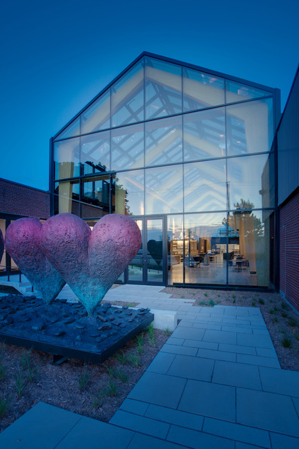 Dossier de presse | 675-07 - Communiqué de presse | ATRIUM - Groupe Dynamite - Ædifica - Architecture commerciale - Installation artistique : Jim Dine - Crédit photo : François Descôteaux