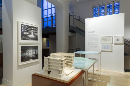 Dossier de presse | 1436-01 - Communiqué de presse | Luc Laporte, architecte. Réalisations & inédits - 1700 La Poste - Art - Vue de l'exposition Luc Laporte, architecte. Réalisations &amp; inédits, 1700 La Poste, du 17 octobre 2014 au 17 janvier 2015. &nbsp; - Crédit photo : Guy L'Heureux