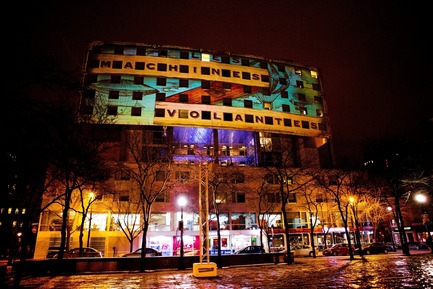 Press kit | 562-52 - Press release | Luminothérapie: interactive and digital public art illuminate winter in Montreal’s Quartier des Spectacles - Bureau du design - Ville de Montréal - Urban Design - Fascinoscope by Lüz Studio - Place de la Paix - Photo credit: Cindy Boyce