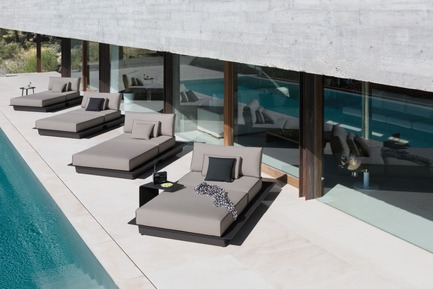 Dossier de presse | 688-05 - Communiqué de presse | Manutti apporte un vent de fraîcheur pour le printemps 2015 - Jardin de Ville - Produit - AIR CONCEPT 6 (LIT) coussin 107 - Crédit photo :         C. Ichou