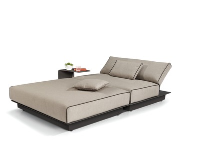 Dossier de presse | 688-05 - Communiqué de presse | Manutti apporte un vent de fraîcheur pour le printemps 2015 - Jardin de Ville - Produit - AIR CONCEPT 6 (LOUNGER) coussin 132 - Crédit photo :         C. Ichou