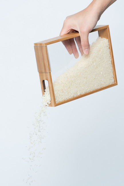 Press kit | 884-04 - Press release | HEC Project 2014 Edition - Faculté d'aménagement de l'Université de Montréal - Industrial Design - The Rizcipient<br><br>The Rizcipient has been designed to highlight your food in the kitchen. Thus, the transparency is exploited briliantly in contrast with the cherry wood frame. The sliding opening makes it easy to use and possible for an ajustable flow.<br><br><br>Étienne Lemieux<br>Émilie Proulx<br>Isabelle Vo<br><br>Facebook page: https://www.facebook.com/lerizcipient<br> - Photo credit: Olivier Ouimet 2014 - www.olivierouimet.com
