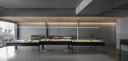 Press kit | 1072-03 - Press release | Design of a pastry shop, storefront - Atelier Moderno & Anne Sophie Goneau - Commercial Architecture - Photo credit: Stéphane Groleau