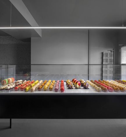 Press kit | 1072-03 - Press release | Design of a pastry shop, storefront - Atelier Moderno & Anne Sophie Goneau - Commercial Architecture - Photo credit: Stéphane Groleau