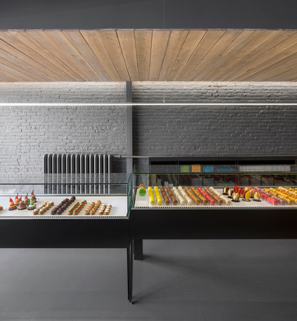 Press kit | 1072-03 - Press release | Design of a pastry shop, storefront - Atelier Moderno & Anne Sophie Goneau - Commercial Architecture - Photo credit: Stéphane Groleau