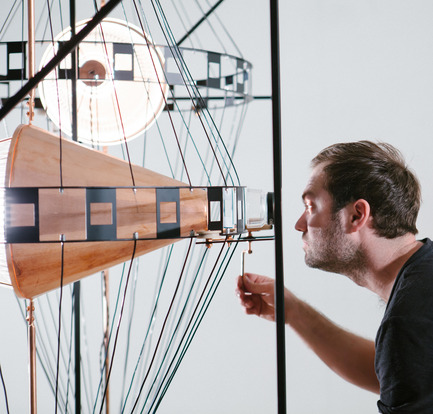 Dossier de presse | 1097-03 - Communiqué de presse | Machines itinérantes entre passé et futur pour le Art Directors Club de New York - Les Ateliers Guyon - Produit - carrousel à diapositives - Crédit photo : Simon Chenier et Les Ateliers Guyon