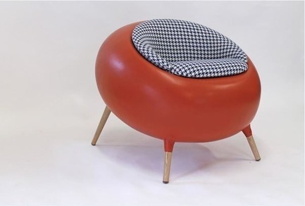 Press kit | 1604-01 - Press release | Design Days Dubai 2015 - Gallery Announcement - Design Days Dubai - Event + Exhibition -   Acari Ingrid Michel and Frederic Pain, armchair, Resin and oak and fabric   - Photo credit:  Courtesy of Binome
