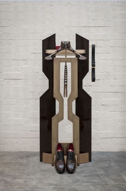 Press kit | 1604-01 - Press release | Design Days Dubai 2015 - Gallery Announcement - Design Days Dubai - Event + Exhibition - Alexander McQueen, Men's Valet, Cast Bronze Clothes hanger and shoe horn, high gloss - Photo credit:  Fiona Barratt-Campbell, London 