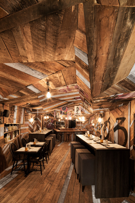 Press kit | 673-10 - Press release | GRANDS PRIX DU DESIGN Award 8th edition. And the winners are... - Agence PID - Event + Exhibition - RESTAURANT ET BAR &nbsp;<br><br>Prix restaurant de 2 000 pi² et moins<br>Izakaya Kinoyajean de lessard, designers créatifs - Photo credit: Adrien Williams