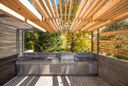 Dossier de presse | 1054-03 - Communiqué de presse | Terrasse DL: un espace de jeu, pour les grands et les petits - Martine Brisson designer d'intérieur - Architecture résidentielle - Crédit photo : Marc Cramer