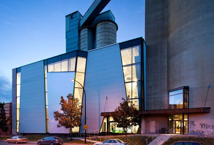 Dossier de presse | 1117-01 - Communiqué de presse | Allez-Up – centre d'escalade de Montréal - Smith Vigeant architectes - Architecture commerciale - Crédit photo : Stéphane Brugger