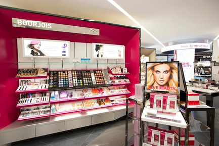 Press kit | 1332-01 - Press release | Rethink consumer experience and surpass sales objectives - Tuxedo - Commercial Architecture - Shoppers Drug Mart Vancouver - Photo credit: Gadbois Photography
