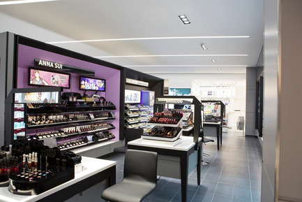 Press kit | 1332-01 - Press release | Rethink consumer experience and surpass sales objectives - Tuxedo - Commercial Architecture - Shoppers Drug Mart Richmond - Photo credit: Gadbois Photography