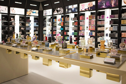 Press kit | 1332-01 - Press release | Rethink consumer experience and surpass sales objectives - Tuxedo - Commercial Architecture - Shoppers Drug Mart Richmond - Photo credit: Gadbois Photography